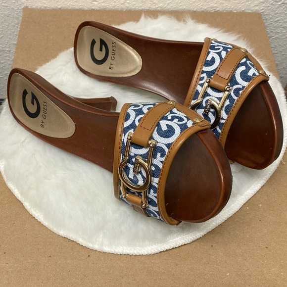 G by Guess Low Heel Shoes - Picture 3 of 6
